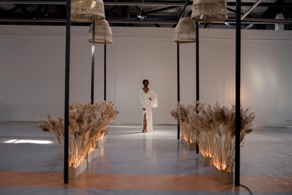 Comment porter les couleurs automnales en mode?